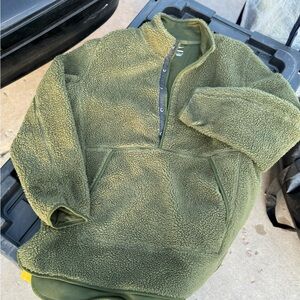 NIKE Men’s Yoga Sherpa Fleece Sweatshirt DD2182-326 Olive Green SZ Large